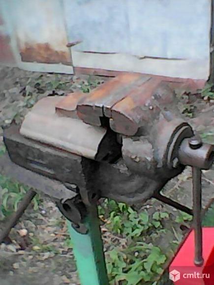 Тиски слесарные. Фото 1.