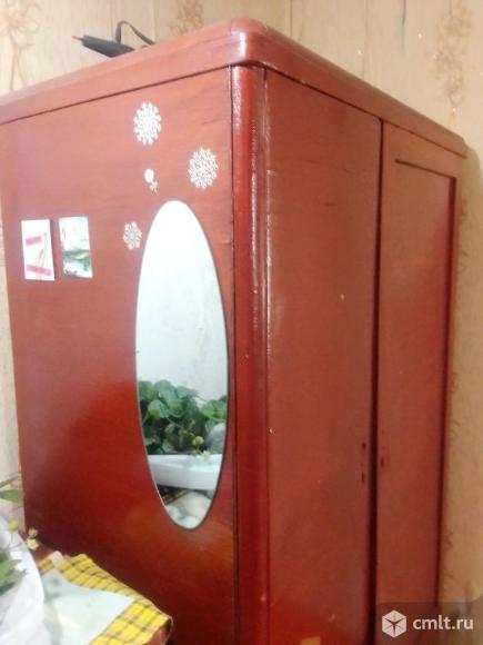 Шкаф платяной старинный. Фото 1.