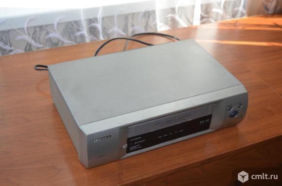 Видеомагнитофон Daewoo. Фото 1.