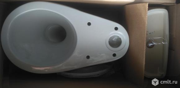 Унитаз в комплекте новый продаю. Фото 1.