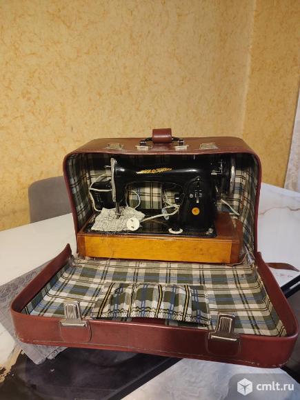 Бытовая швейная машина класс 2м. Фото 1.