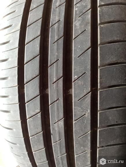 18 R 225/40 Goodyear Efficient Grip Performance одна шина. Фото 1.