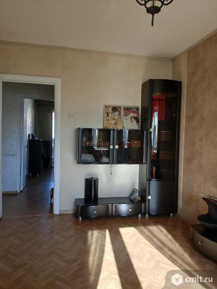 Вл. Невского ул., №83. Трехкомнатная квартира. Фото 1.