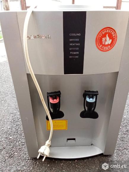 Кулер для воды настольный. Фото 1.