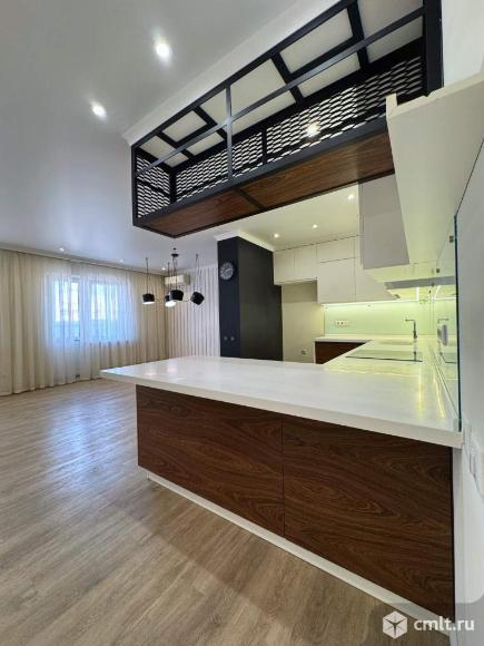 Евро-трешка с дизайнерским ремонтом. Фото 1.