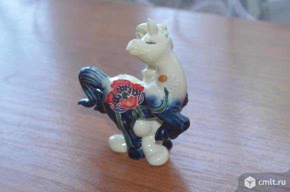Фарфоровая  статуэтка "Конёк-горбунок". Фото 1.