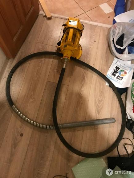 Вибратор для бетона. Фото 1.