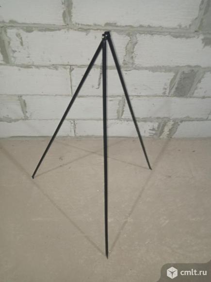 Тренога костровая туристическая походная для казана 1 метр. Фото 1.