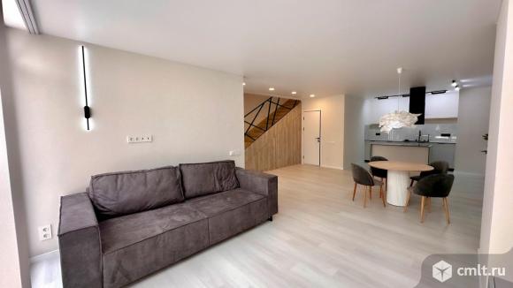 Апартамент у моря с дизайнерским ремонтом, террасой и двором. Фото 20.