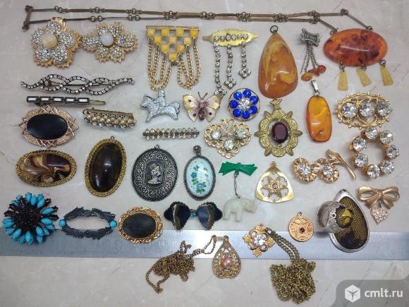 Броши, кулоны времён СССР. Винтаж. Янтарь. Фото 1.