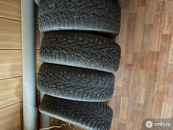 Продам зимние шипованные покрышки. Фото 1.