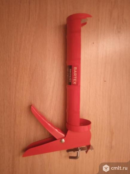 Пистолет для силикона клея. Фото 1.