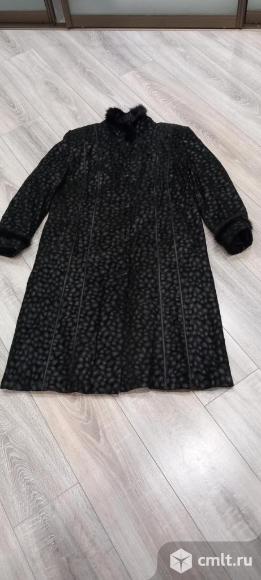 Женское демисезонное пальто. Фото 1.