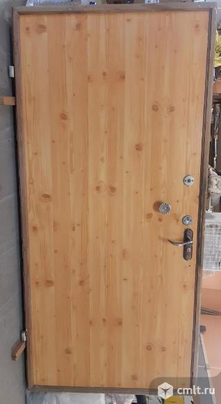 Продам входную металлическую дверь б/у.. Фото 1.