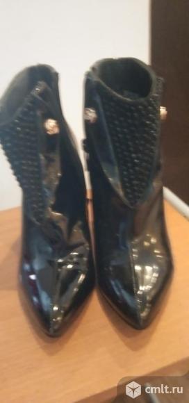 Лаковые полусапожки. Фото 1.