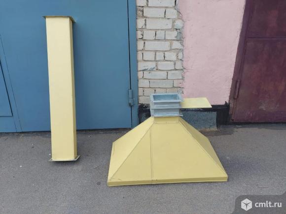 Трубы и вытяжка. Фото 1.