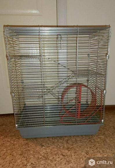 Большая клетка б/у. Фото 1.