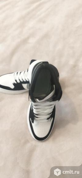 Кроссовки. Фото 1.