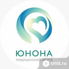 Администратор медицинского центра. Фото 1.