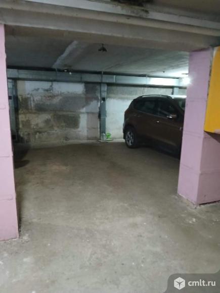 Продается машиноместо на закрытой стоянке в собственности 18 м2. Фото 1.