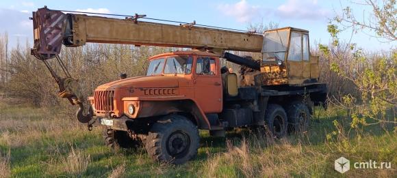Автокран Урал - 1996 г. в.. Фото 1.