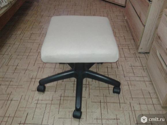 Пуфик табуретка Б/у. Фото 1.