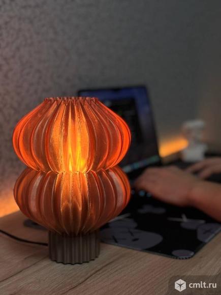 Декоративный прикроватный светильник. Фото 1.