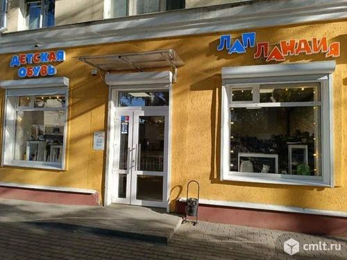 Продавец. Фото 1.