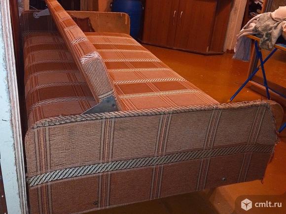 Кровать 205х90 см, одна грядушка ободрана, откидная спинка. Фото 1.