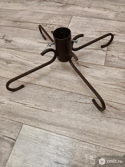 Устойчивая подставка для елки. Фото 1.