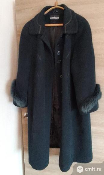 Продаётся зимнее женское пальто. Фото 1.