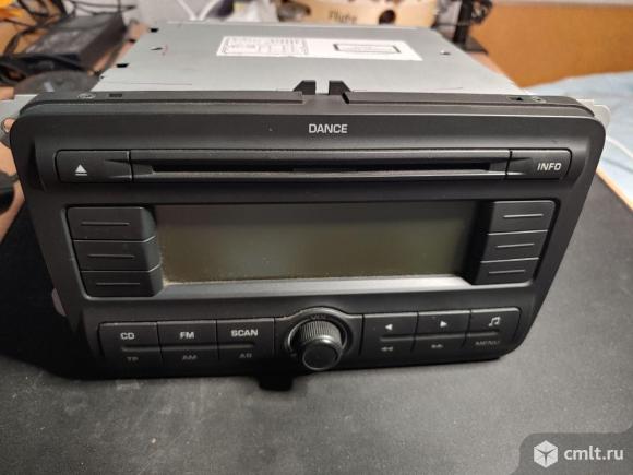 Магнитола штатная Skoda Dance. Фото 1.