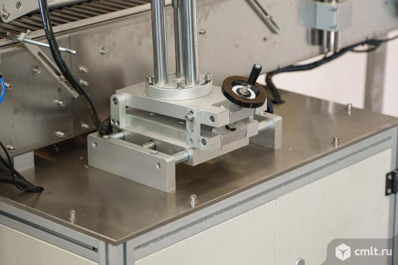 Автоматический этикетировщик ЭМ05.06 с вертикальной подачей 150 шт/мин. Фото 5.