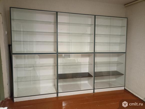 Торговые витрины, стеллажи. Фото 1.