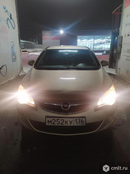 Opel Astra - 2012 г. в.. Фото 1.