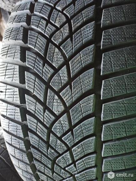 18 R 235/45 Goodyear Ultra Grip Performance Пара. Фото 2.