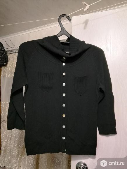 Кофты, футболка, брюки. Фото 5.