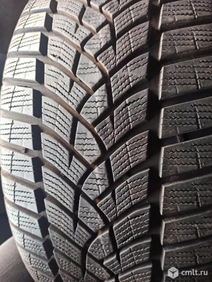 17 R 225/45 Goodyear Ultra Grip Performance Пара. Фото 1.