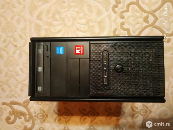 Компьютер без монитора. Фото 1.