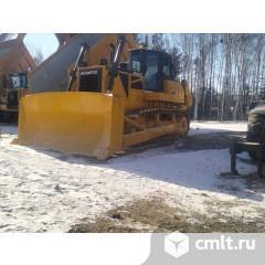 Машинист бульдозера SHАNTUI. Фото 1.