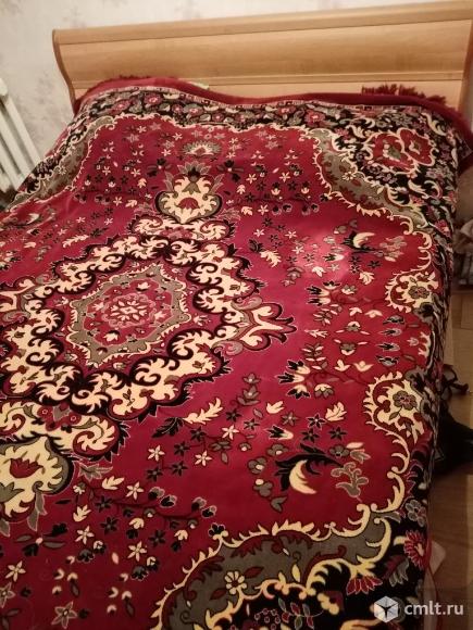 Двухспальная кровать. Фото 1.