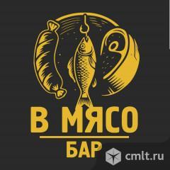 Продавец разливных напитков- официант. Фото 1.