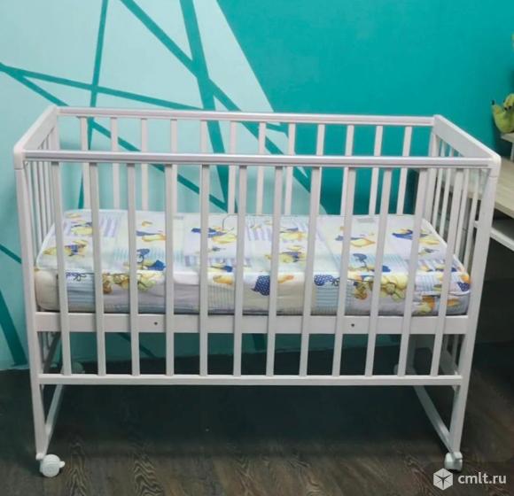 Детская кроватка. Фото 1.