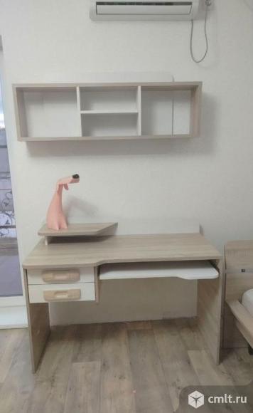 Кровать и стол для подростка. Фото 1.