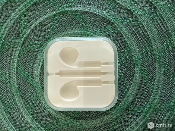 Контейнер для проводных наушников Apple. Фото 1.