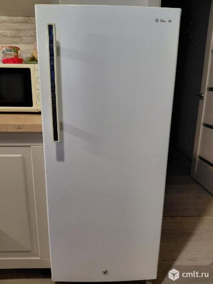 Холодильник DEXP. Фото 1.