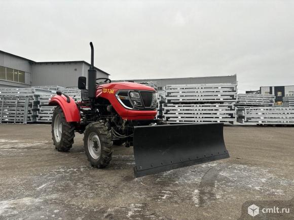 Трактор ТZR 244 c отвалом. Фото 1.