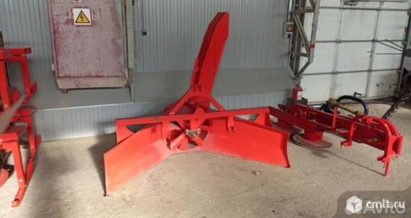 Снегоочиститель роторный марки Уралец 2 м. Фото 1.