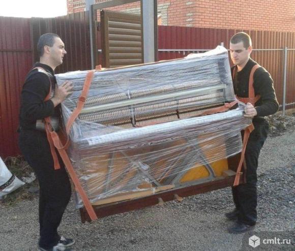 Машина с грузчиками. Фото 3.