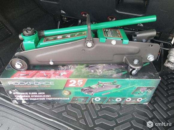 Домкрат подкатной 2,5 тонны 135-387 мм. Фото 1.